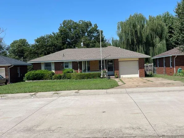 1700 Donahoe Dr, Ponca City, OK 74601