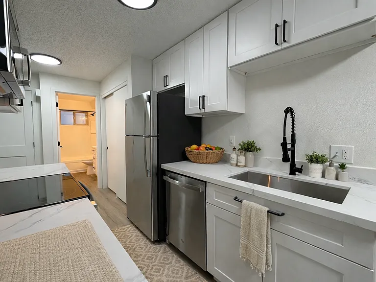 Avia Apartments | Renovated Homes in Seattle's Greenwood Neighborhood | 1 MONTH FREE!! — Photo 3
