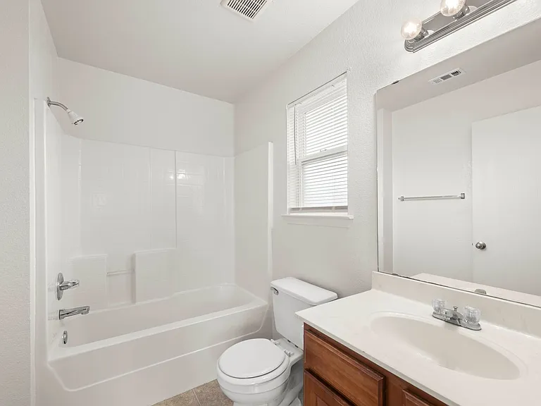 503 E Un — Photo 10