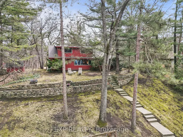 9 Summit Ave, South Huron, ON N0M 1T0