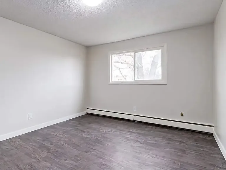 1411 Ashgrove Rd S — Photo 12