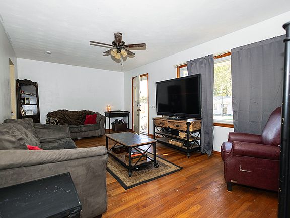 5th image of 28 Martin Dr