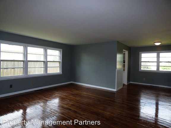 4th image of 3304 S Hiram Ave