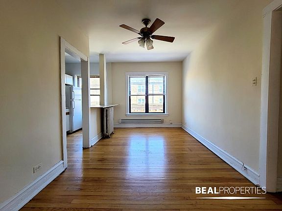4th image of 949 W Cornelia Ave APT 2B