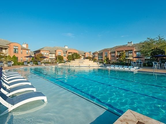 Luxury Resort Style Pool