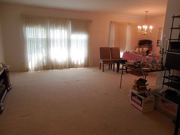 Living Room/Dining Room