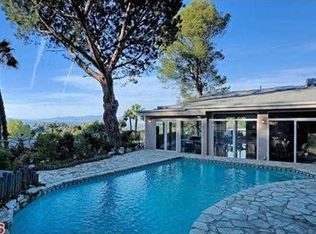 3335 Woodcliff Rd, Sherman Oaks, CA 91403