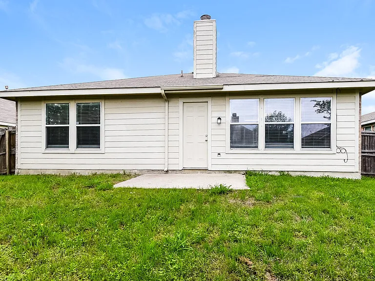 1112 Alexandria Dr — Photo 19