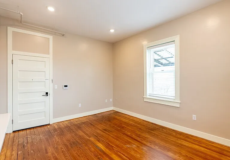 157-307 N Main St — Photo 3