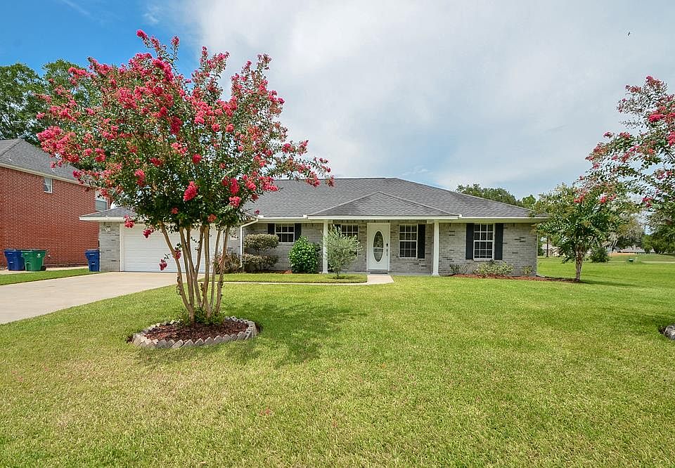1st image of 2546 Pinehurst Dr