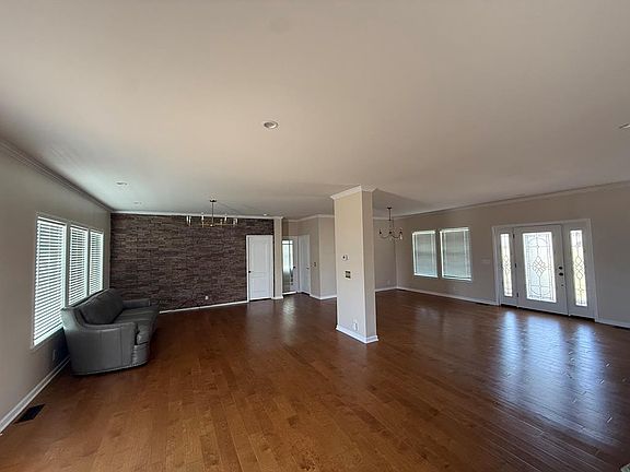 5th image of 10301 Franklin Tpke