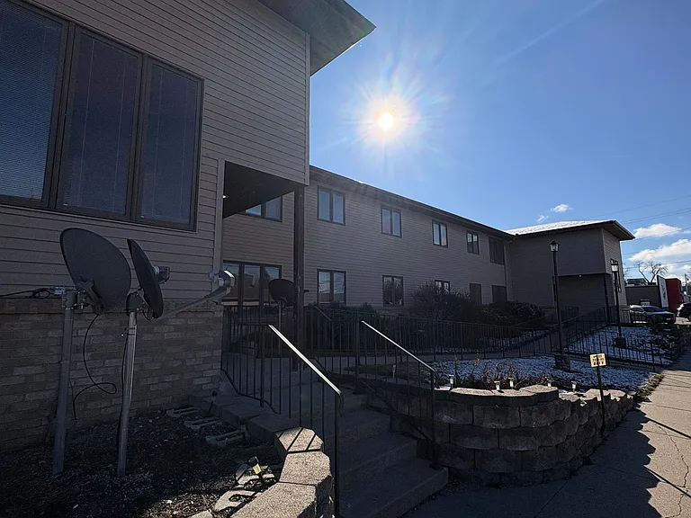 614 N East St #2 — Photo 2