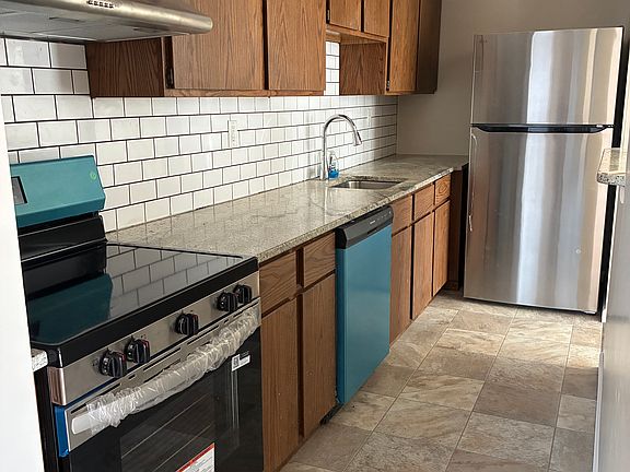 3rd image of 295 Shirley Dr #1