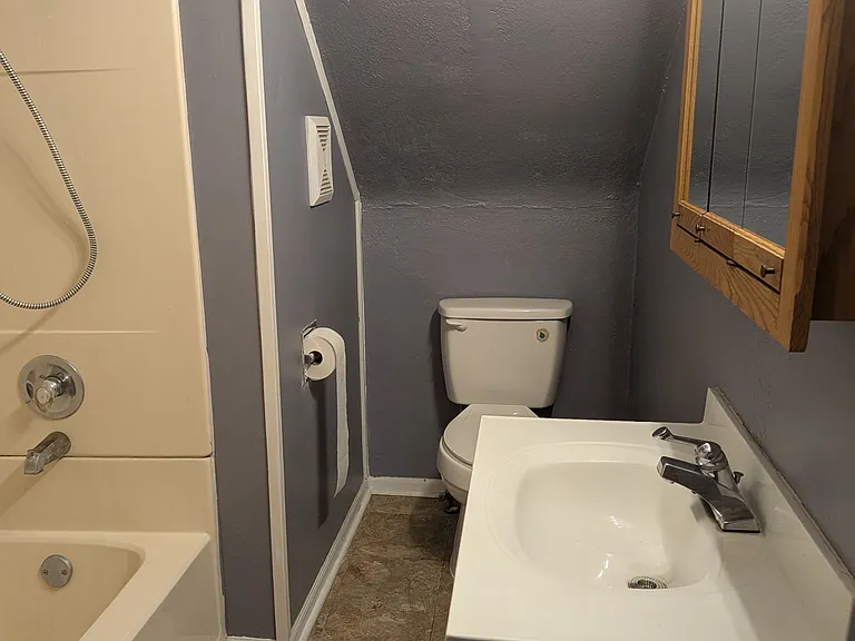 719 N 25th St #D — Photo 5