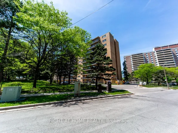 100 Dundalk Dr #315, Toronto, ON M1P 4V2