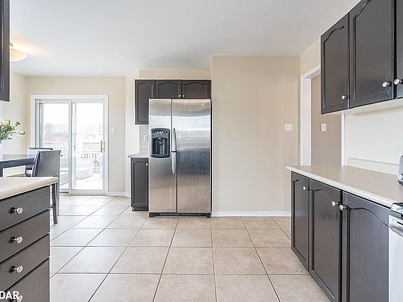 3rd image of 86 Taylor Dr