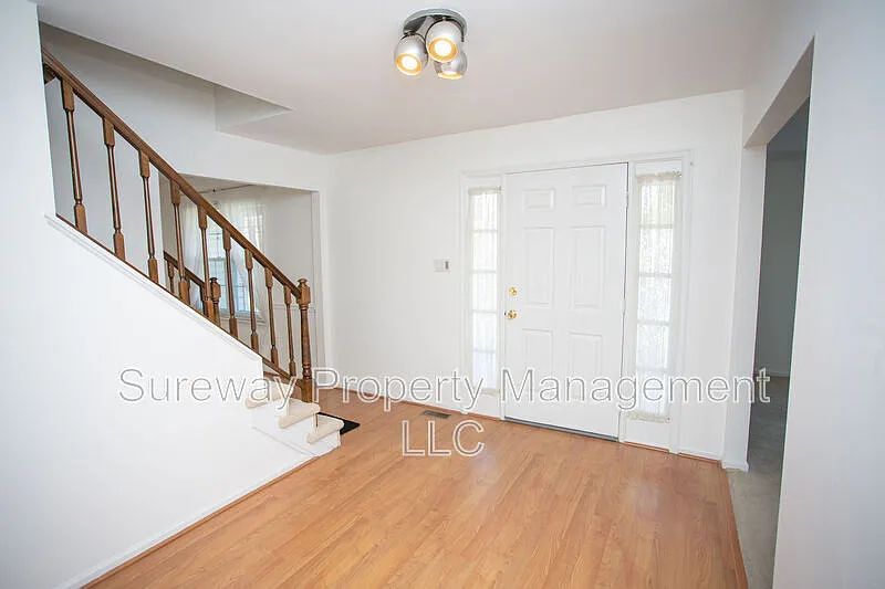 4 bed, 2.5 bath, 2250 sqft, $3,900 — Photo 3