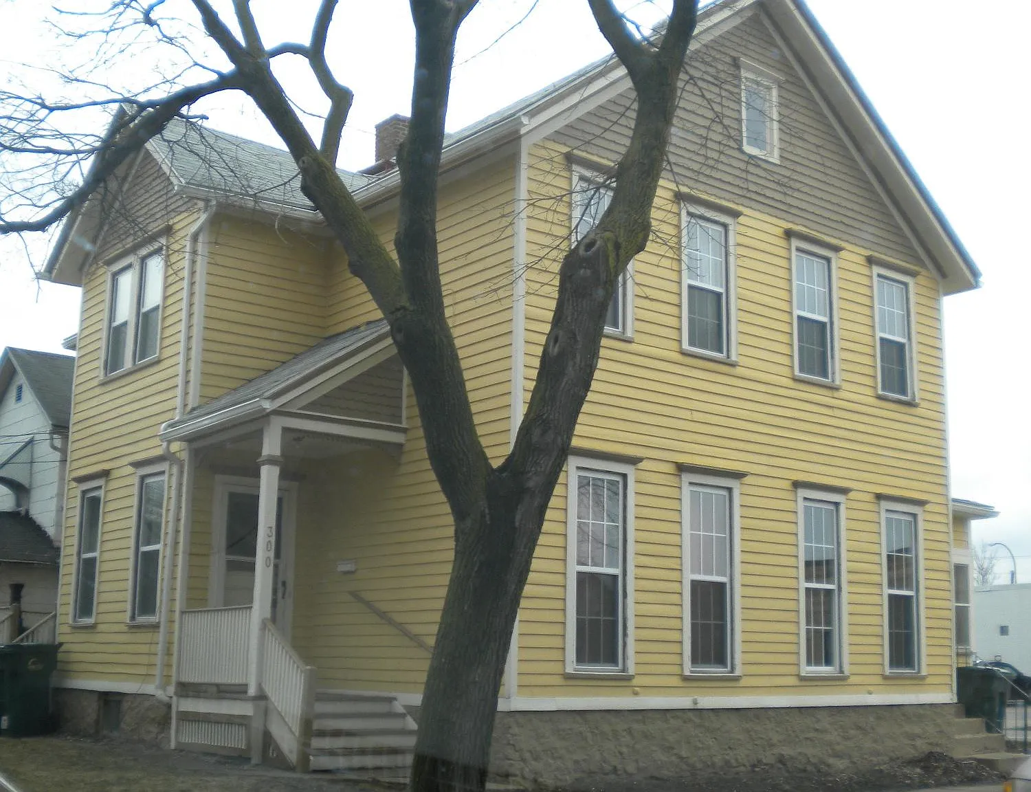 2 bed, 1000 sqft, $1,300 — Photo 2