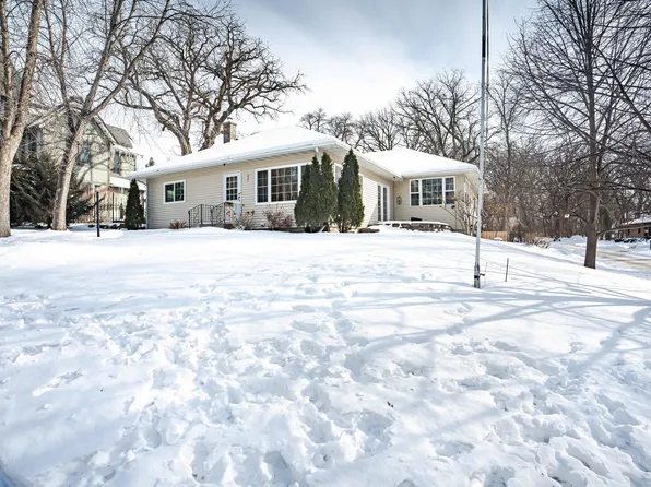 602 N Burlington Ave, Fergus Falls, MN 56537