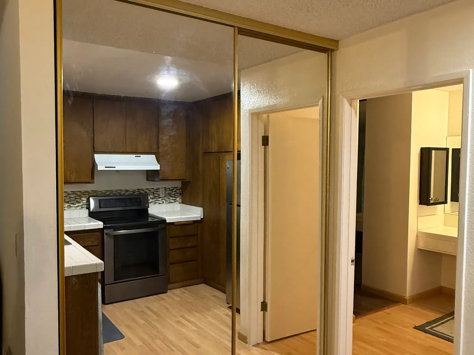 360 S Euclid Ave — Photo 2