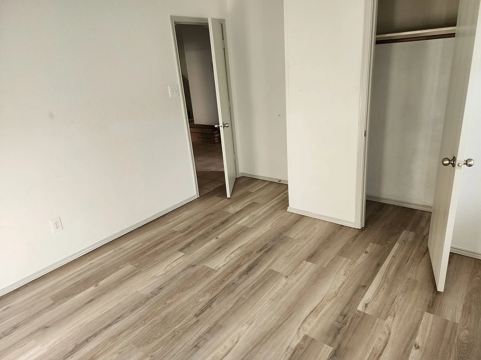5 bed, 2584 sqft, $2,950 — Photo 4