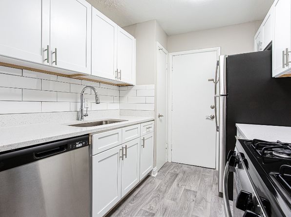 300 Carpenter Dr APT D16