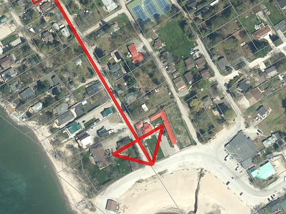 3rd image of 48 Tiny Beaches Rd N