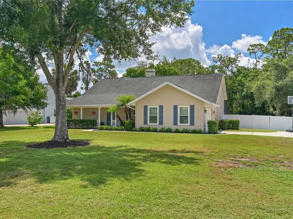 305 Mill Run E, Bradenton, FL 34212