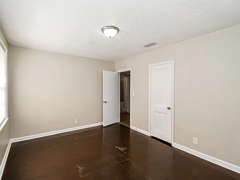 5709 Milmar Dr S — Photo 9