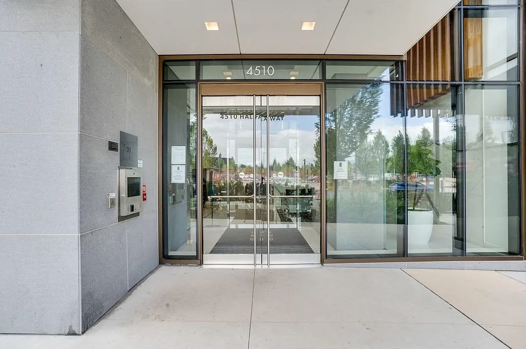 2 bed, 868 sqft, $2,950 — Photo 2