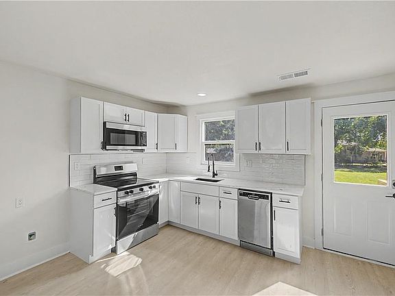 5th image of 834 N Walker St