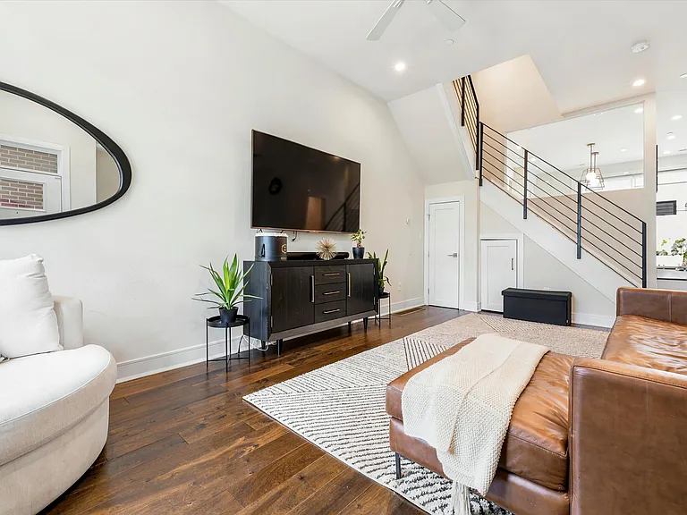 1726 N Hope St — Photo 4