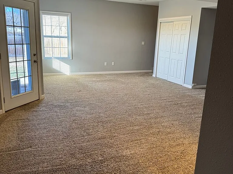 403 Camel Ct — Photo 17
