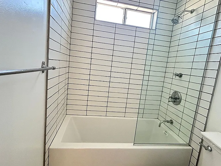 370 Obispo Ave Long Beach, CA 90814 — Photo 14