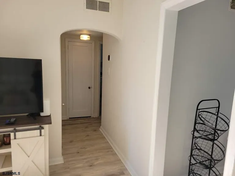 209 N Granville Ave — Photo 15