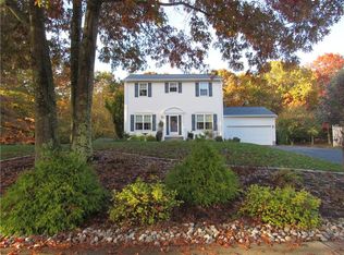 77 Fieldstone Dr, Coventry, RI 02816