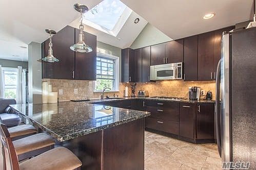 5th image of 109 Jedwood Pl