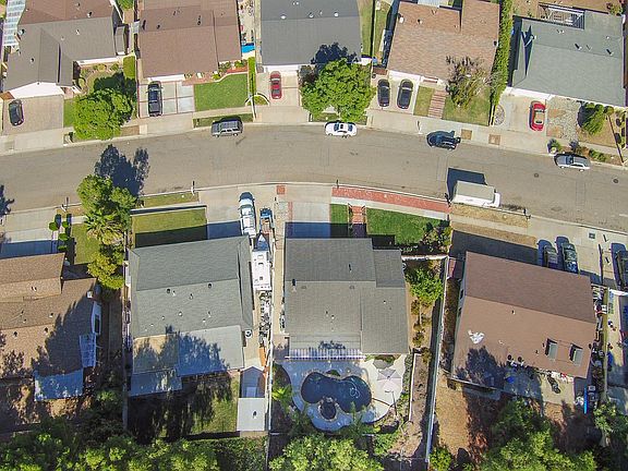 3rd image of 829 N Greenbriar Ave
