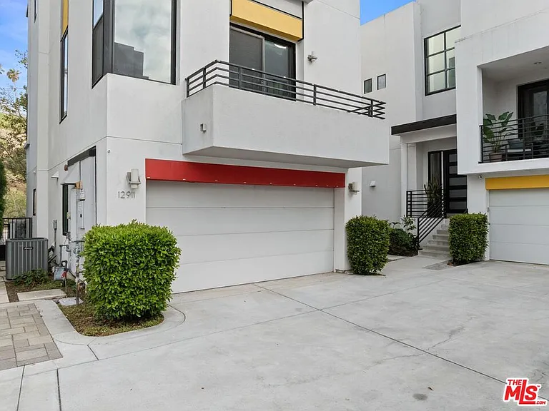 12911 Bluff Creek Dr — Photo 37