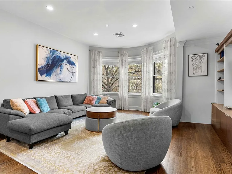 1471 Beacon St #Penthouse 10 — Photo 2