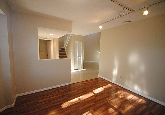 5th image of 11427 Lakeview Dr #3-C