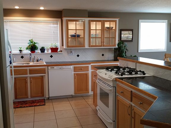 2nd image of 328 SE Highland Park Dr