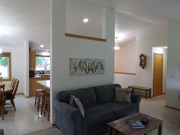 5th image of 209 Windfield Ct