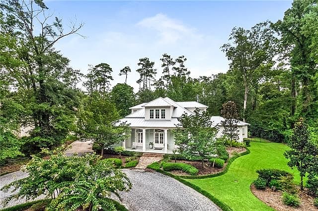 1st image of 27 Oaklawn Dr