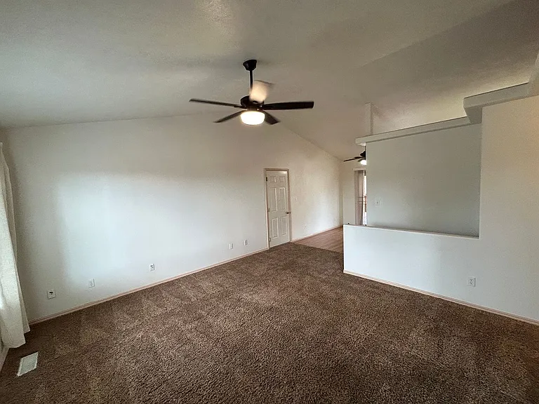 125 E 300 N — Photo 17