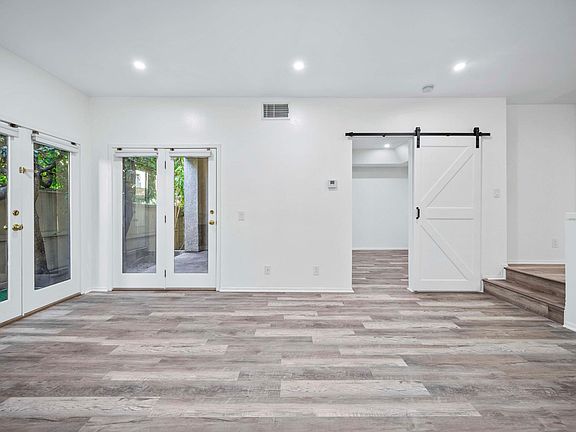 5th image of 1133 9th St Unit 105