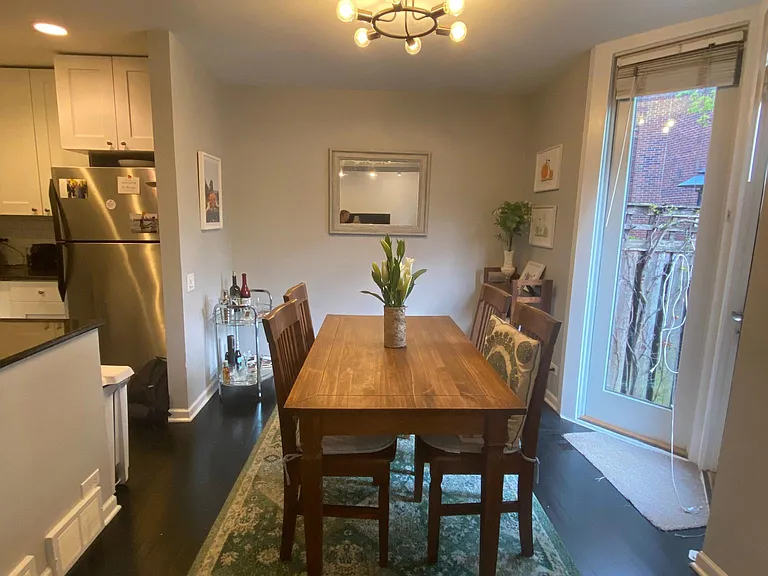 2160 N Lincoln Ave — Photo 4