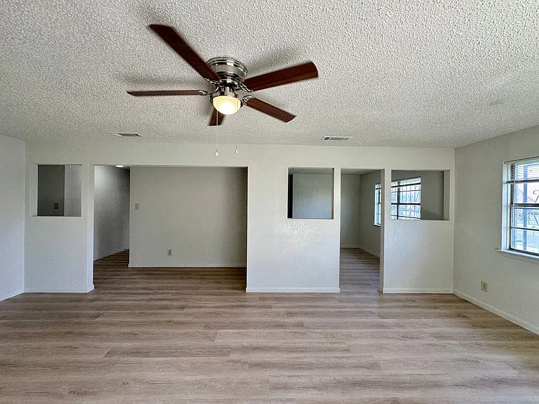 1300 Gowen Dr — Photo 5
