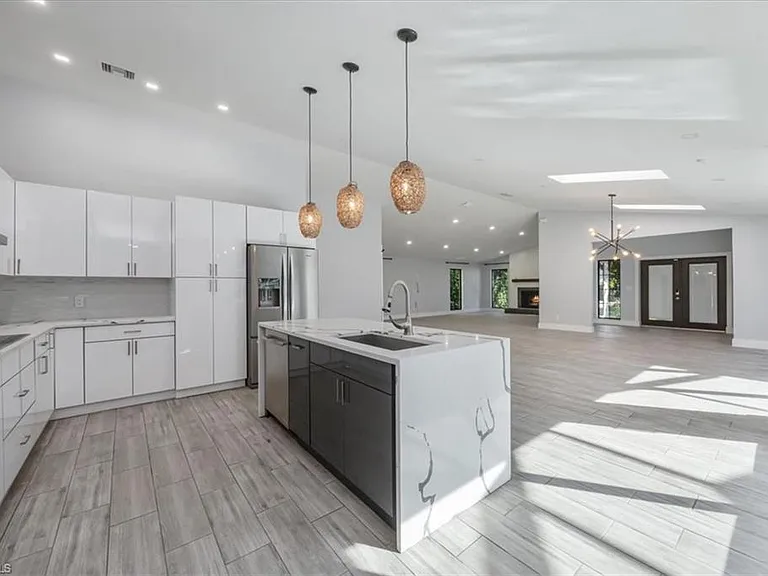 6161 Waxmyrtle Way — Photo 11