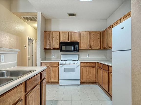 2nd image of 2853 Southampton Way